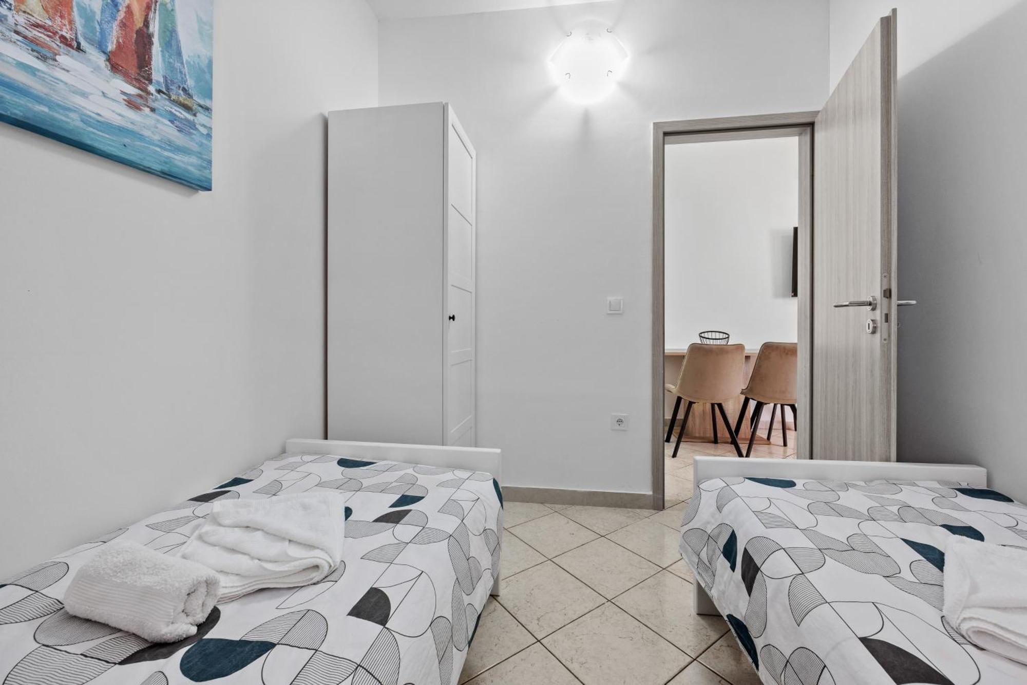 New Apartment Lejla Sisan Exterior photo
