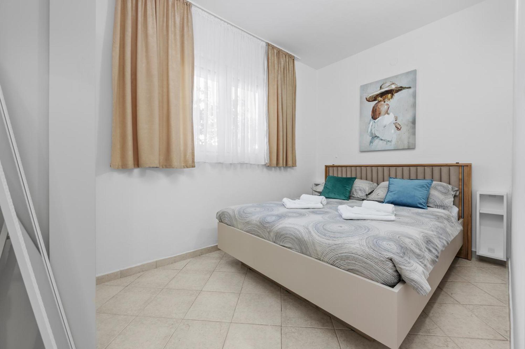 New Apartment Lejla Sisan Exterior photo