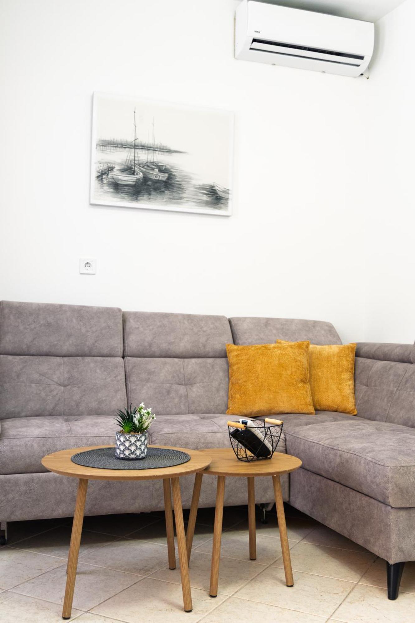 New Apartment Lejla Sisan Exterior photo