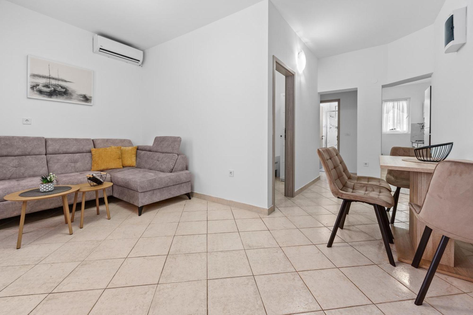 New Apartment Lejla Sisan Exterior photo